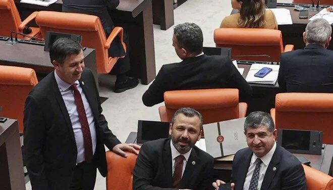 Meclis’te sosyal medya gerilimi