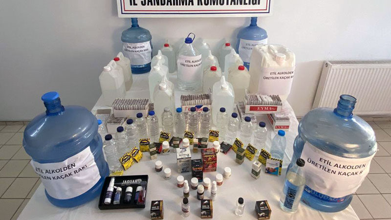 Bursa'da jandarma ekiplerince düzenlenen operasyonda sahte alkol ürettiği öne sürülen