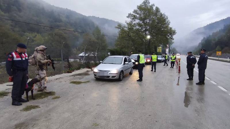 Bursa’da jandarmadan huzur uygulaması: 16 şüpheli yakalandı