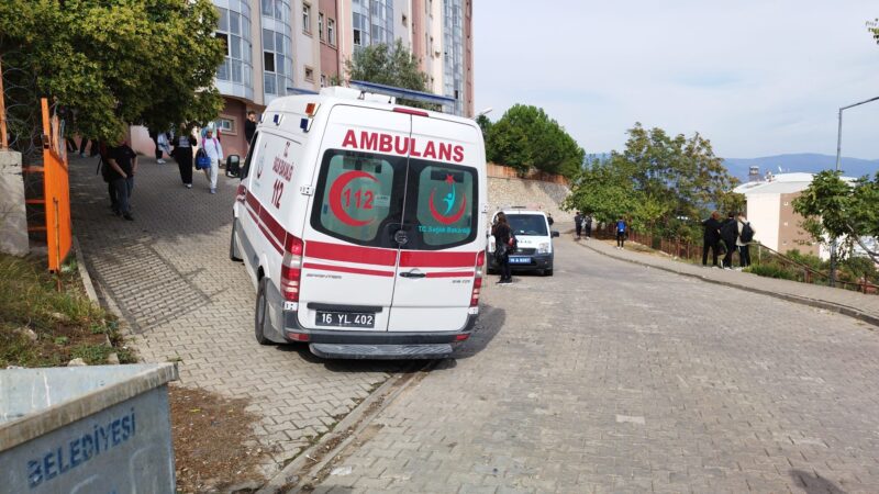 Bursa'nın Orhangazi ilçesinde okulun 4. kat penceresinden düşerek yaralanan öğrenci