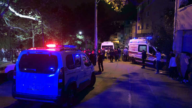 Bursa'nın Yıldırım ilçesinde iki grup arasında çıkan bıçaklı kavgada baba