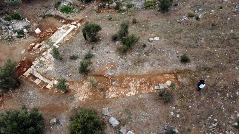 Bursa'nın Nilüfer ilçesindeki turistik Gölyazı Mahallesi'nde bulunan ve Apollon'a adandığı