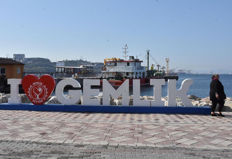 Gemlik Belediyesi’nden saha işleri…