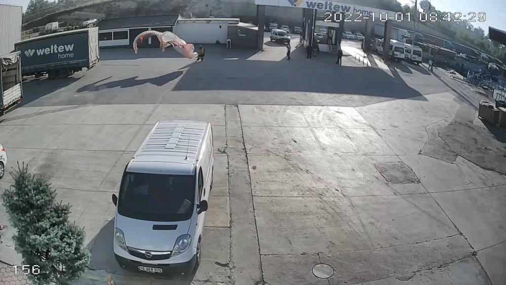 Bursa’da işyerine paraşütle inen işçi konuştu