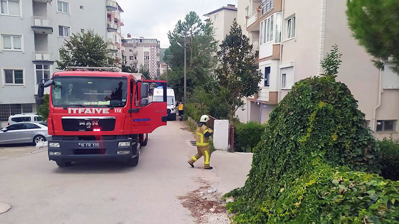 Bursa’da paniğe neden olan patlama Bursa’nın Orhangazi ilçesinde bir apartmanın 3. katındaki evin balkonunda yemek