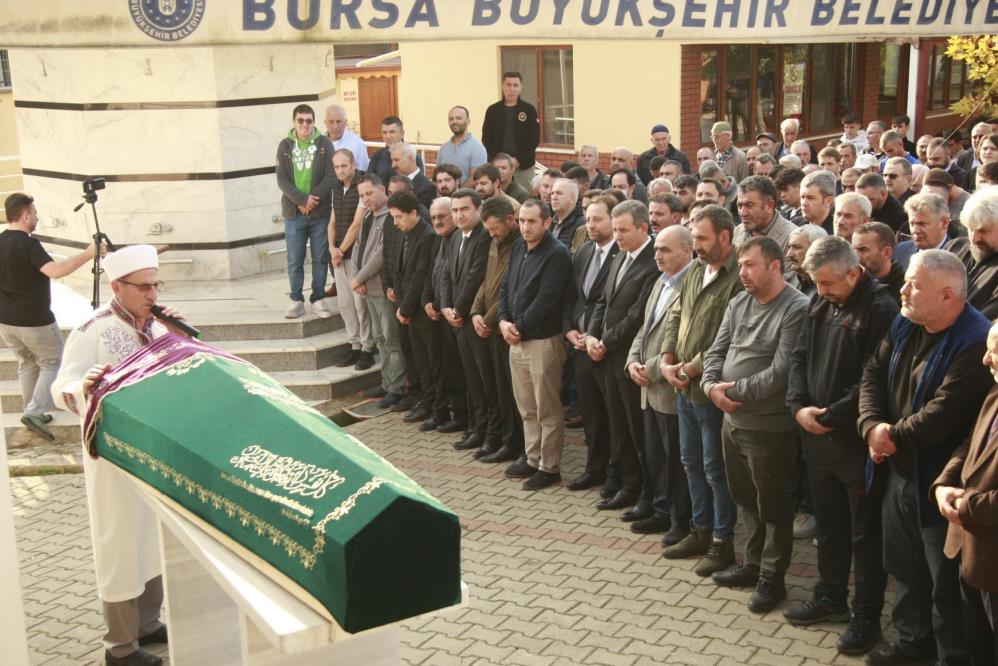 Bursa’da liseli Sudenur gözyaşlarıyla toprağa verildi Bursa’da liseli Sudenur gözyaşlarıyla toprağa verildi