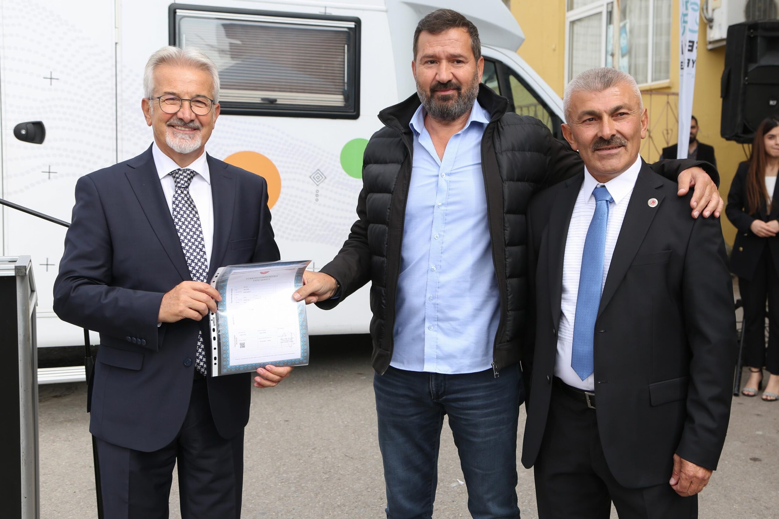 Nilüfer Doğanköy’de hak sahipleri tapularına kavuştu Nilüfer Doğanköy’de hak sahipleri tapularına kavuştu