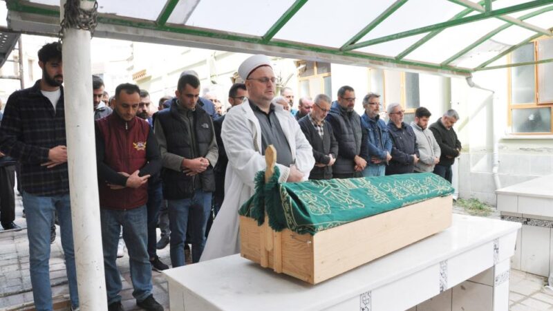 Bursa’da küçük Barış’a son görev Bursa’nın Karacabey ilçesinde evde çıkan yangında hayatını kaybeden 3 yaşındaki