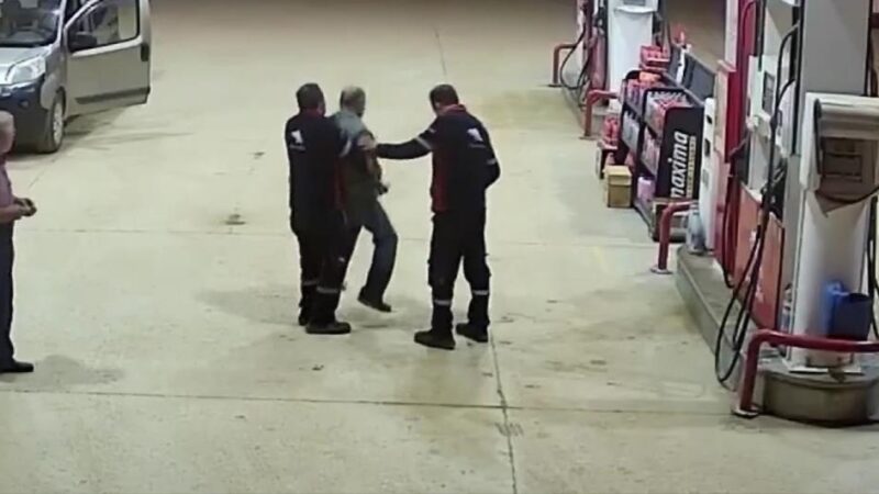 Bursa’da akaryakıt istasyonunda panik anları! Ölümden döndü Bursa’nın Mustafakemalpaşa ilçesinde benzin almak için gittiği belediyeye ait istasyonda