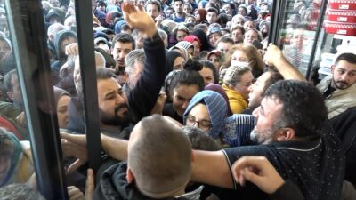 Bursa’da şoke eden görüntüler! İzdiham çıktı…