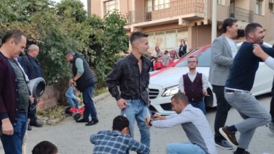 Bursa’da arkadaşları damada yapmadığını bırakmadı