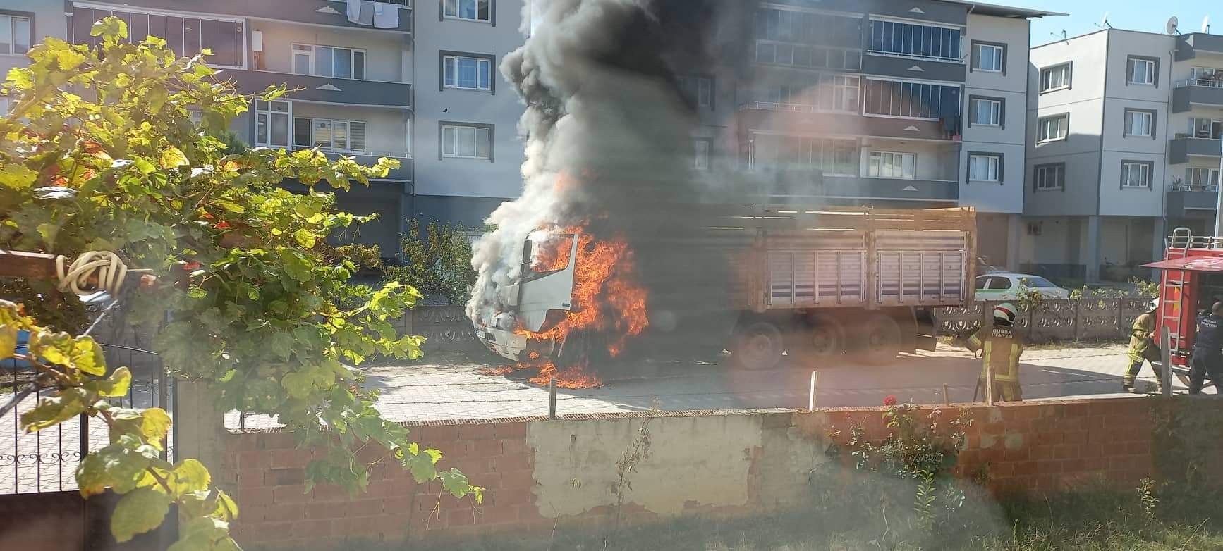 Bursa’da korkutan anlar! Alev alev yandı…