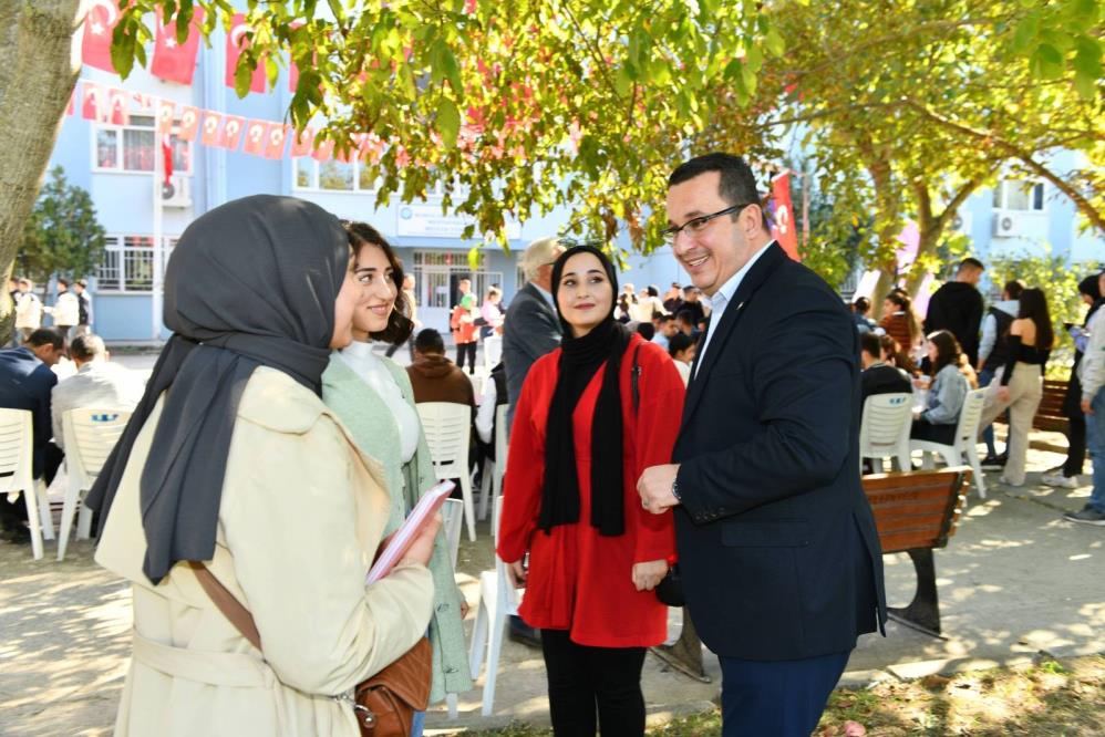 Başkan Kanar, üniversite öğrencileriyle buluştu Başkan Kanar, üniversite öğrencileriyle buluştu