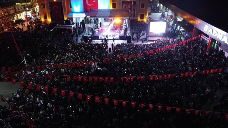 Mustafakemalpaşa’da 29 Ekim coşkusu 29 Ekim Cumhuriyet Bayramı, Mustafakemalpaşa Belediyesi’nin düzenlediği Cihan Yıldız ve