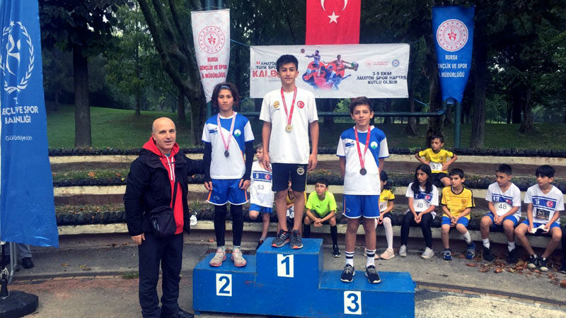 Atletizm Akademi meyvelerini aldı Osmangazi Belediyespor Atletizm Takımı sporcuları, Gençlik ve Spor İl Müdürlüğü