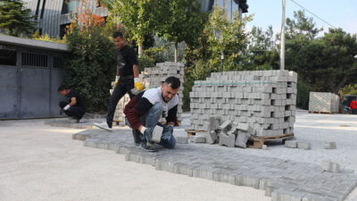 Mudanya’da beton parke çalışmaları sürüyor