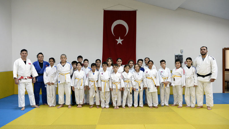 Tataminin yıldızları Osmangazi’de parlıyor ‘Sporla Gelişen Bursa, Sağlıklı Yetişen Nesiller’ sloganıyla hedeflerini yükseltmeye devam