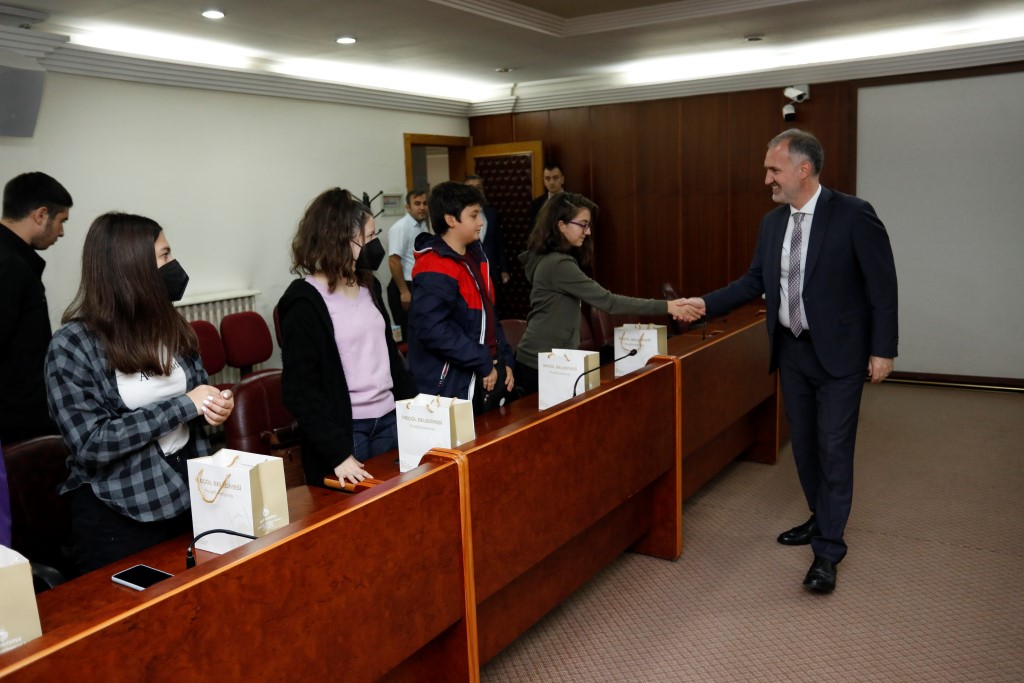 Başkan Taban yurt dışından gelen misafir öğrencilerle buluştu