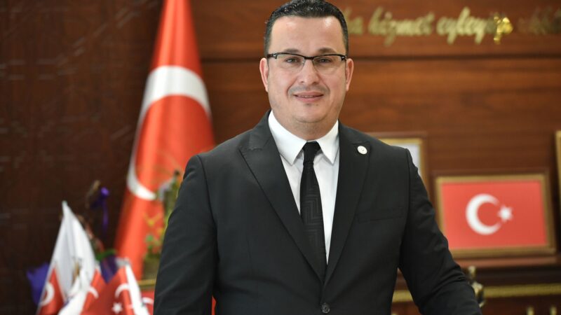 Mustafakemalpaşa Belediye Başkanı Mehmet Kanar 29 Ekim Cumhuriyet Bayramı ile