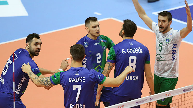 Bursa’nın Efeleri galibiyetle tanıştı AXA Sigorta Efeler Ligi 3. hafta mücadelesinde Bursa Büyükşehir Belediyespor,