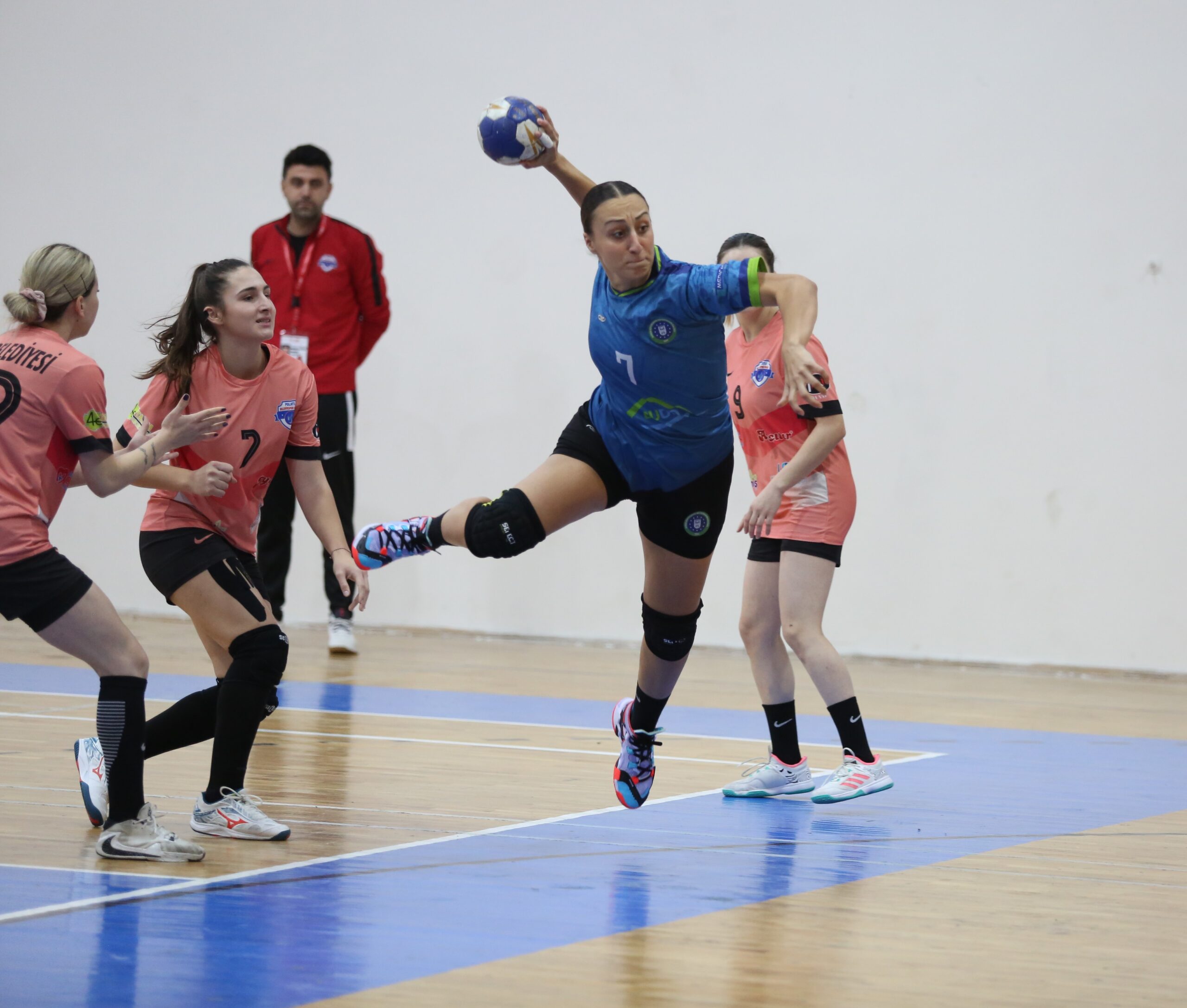 Büyükşehir hentbolda ilk yenilgisini aldı