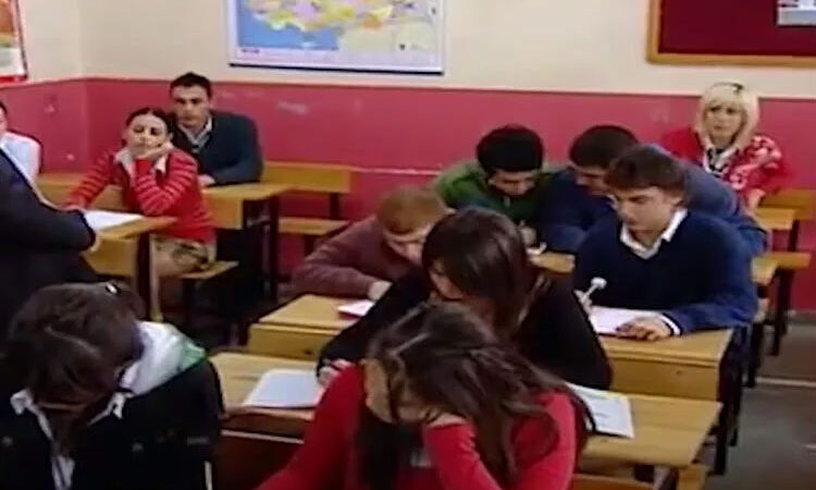 10 yıl önce final yapan sevilen dizi yeni bölümleriyle geri dönüyor! Bir döneme damga vuran bir yerli dizi 10 yıl sonra