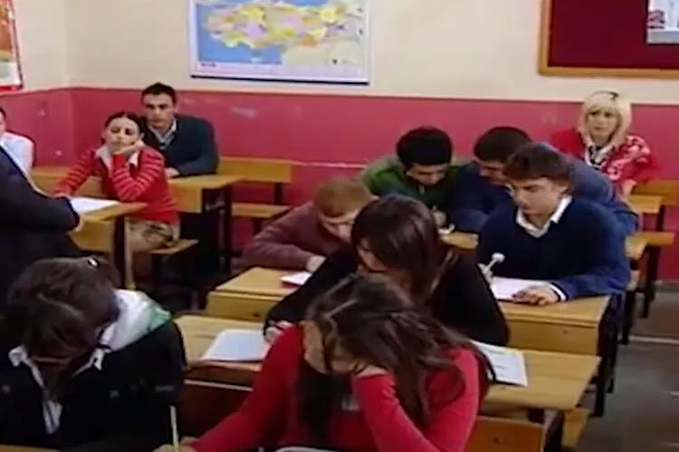 10 yıl önce final yapan sevilen dizi yeni bölümleriyle geri dönüyor!