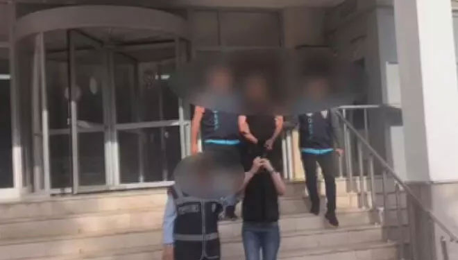 Kız arkadaşını patronu ile yakaladığını iddia ederek iş yerini yağmaladılar