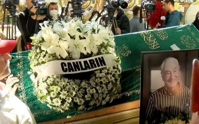 Halit Kıvanç’ın oğlundan şok tepki! “Orhan Gencebay cenazede…” Halit Kıvanç’ın oğlundan şok tepki! “Orhan Gencebay cenazede…”