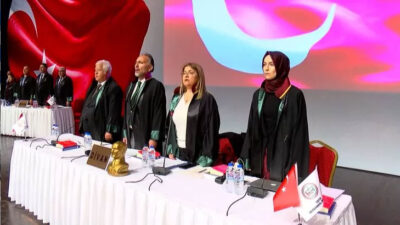 Kürsüde saçlarını kestiler! ‘Bunu yapmak zorundayım’