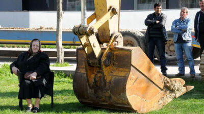 Kepçenin önüne oturup, parkın yıkımını engellemişti! Hayatını kaybetti