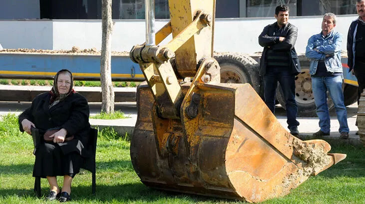 Kepçenin önüne oturup, parkın yıkımını engellemişti! Hayatını kaybetti Kepçenin önüne oturup, parkın yıkımını engellemişti! Hayatını kaybetti
