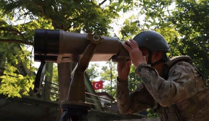 MSB: Sınırlardan yasa dışı geçmeye çalışan 21 kişi yakalandı MSB: Sınırlardan yasa dışı geçmeye çalışan 21 kişi yakalandı