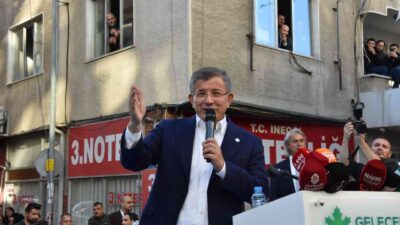 Ahmet Davutoğlu’na vatandaştan “PKK ile berabersiniz” tepkisi