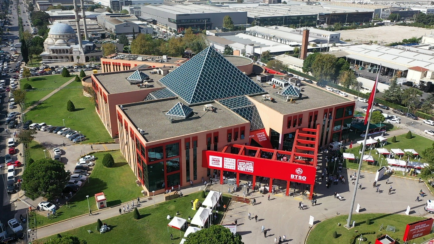 BTSO Yönetim Kurulu Başkanı Burkay: “İş dünyamızın demokrasi şöleninde kazanan Bursa oldu”