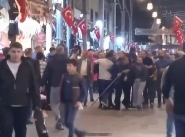 Bursa’da yaşanan kavgalar cep telefonu kameralarına yansıdı. Gemlik ilçe hastanesinde