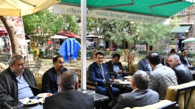 Başkan Dündar, esnaf ile kahvaltı yaptı