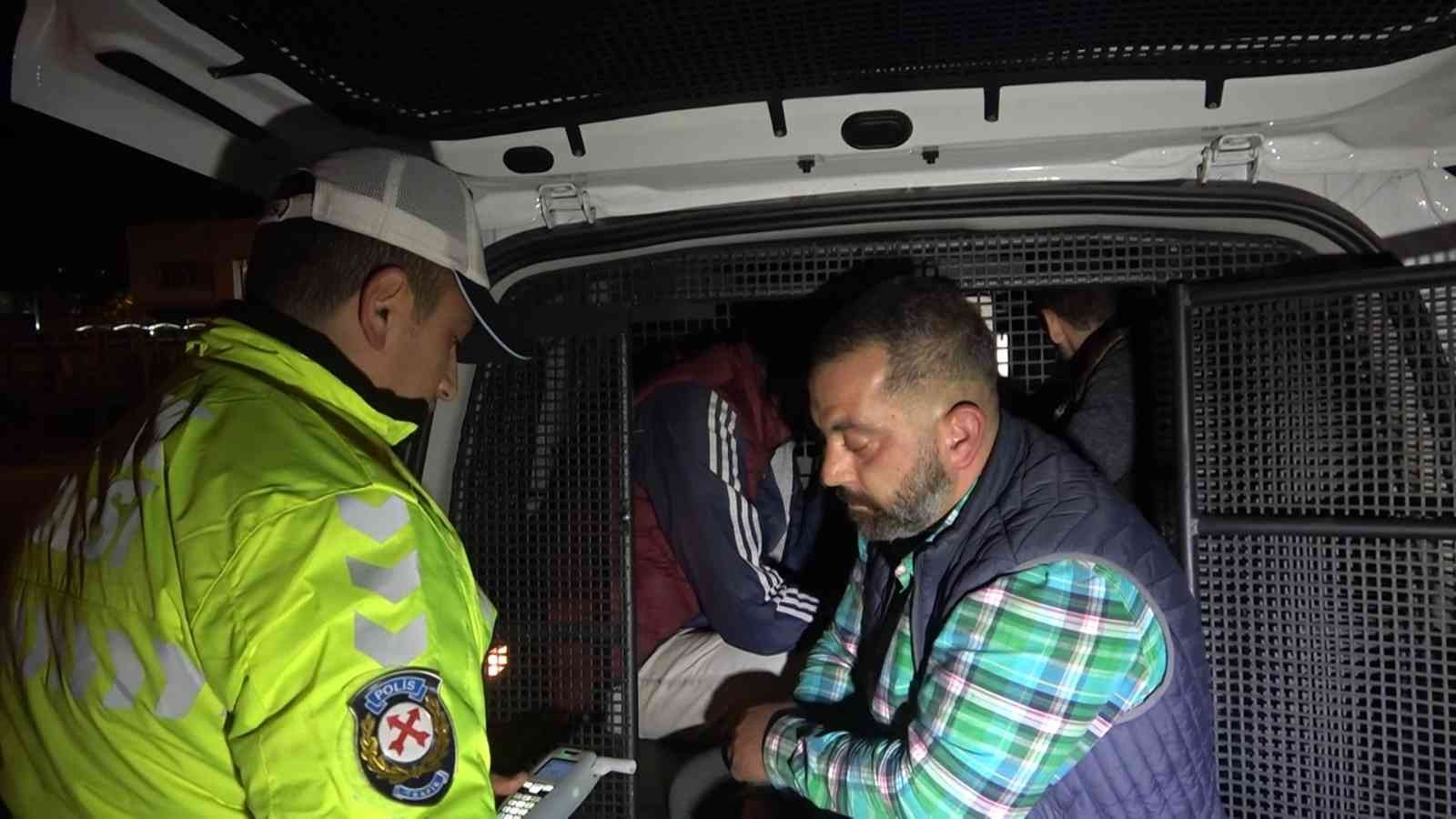 Bursa’da dur ihtarına uymadı…Yakalanınca, “ Arkadaşım şaka yapıyor sandım” dedi Bursa’da dur ihtarına uymadı…Yakalanınca, “ Arkadaşım şaka yapıyor sandım” dedi