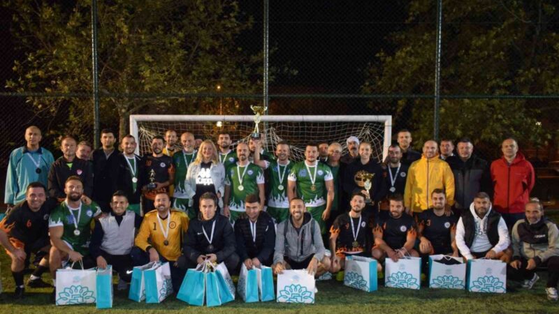 Fuat Sakarya şampiyonu Nilüfer Belediyespor Nilüfer Belediyesi personelinin mücadele ettiği Fuat Sakarya Halı Saha Futbol