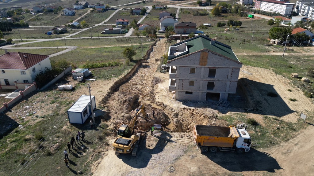 İnegöl’de yeni yerleşim alanlarına yol yapımı!