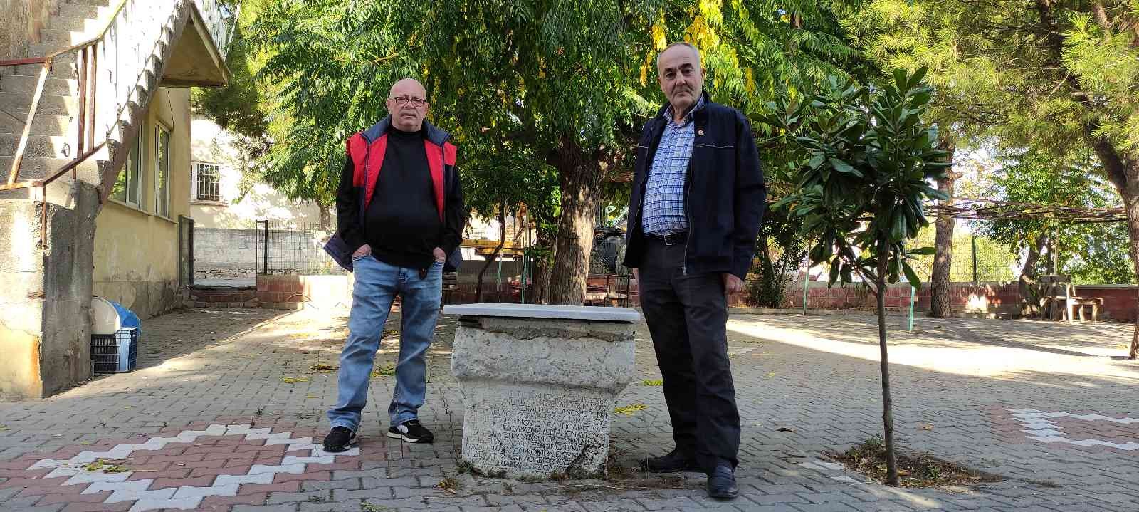 Bursa’da köy meydanındaki tarihi taş 2 bin yıllık şampiyonu ortaya çıkardı Bursa’da köy meydanındaki tarihi taş 2 bin yıllık şampiyonu ortaya çıkardı
