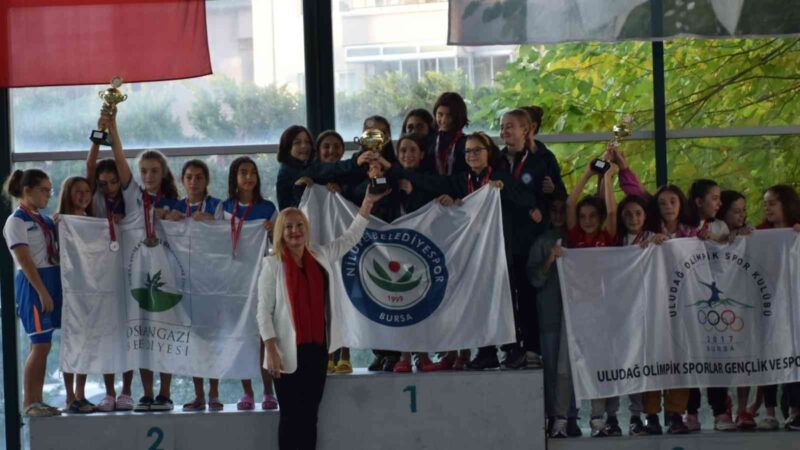 Kulaçlar Cumhuriyet için atıldı Nilüfer Belediyesi Konak Olimpik Yüzme Tesisleri, “Bursa ili 9-10-11 yaş