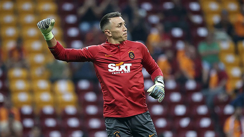 Muslera’dan emeklilik açıklaması! Hangi kulüpte bırakmak istiyor? Galatasaray'ın Uruguaylı kalecisi Fernando Muslera, Channel 12 televizyonuna verdiği röportajda