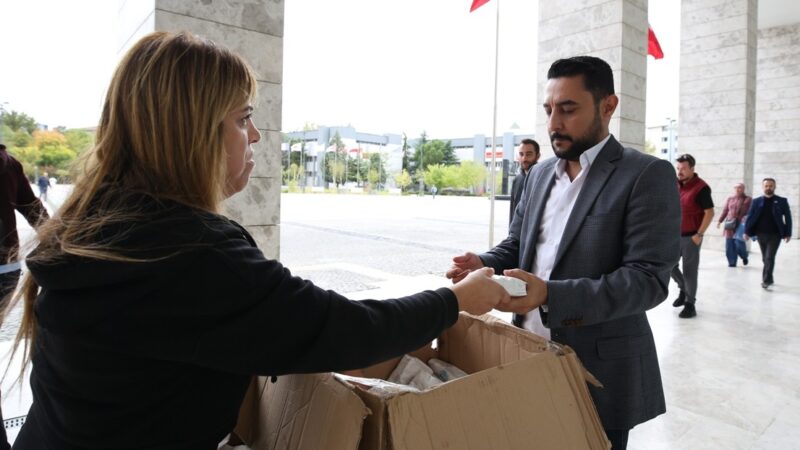 Nilüfer Belediyesi, Mevlit Kandili dolayısıyla camilerde vatandaşlara kandil simidi ikram