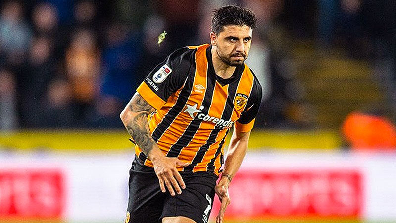 Ozan Tufan, Beşiktaş’ın teklifini kabul etti Ozan Tufan ile transfer konusunda anlaşmaya varan Beşiktaş, Hull City'den