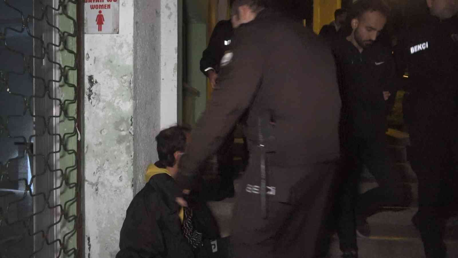 Bursa’daki tarihi camide suçüstü yakalandılar Bursa’daki tarihi camide suçüstü yakalandılar