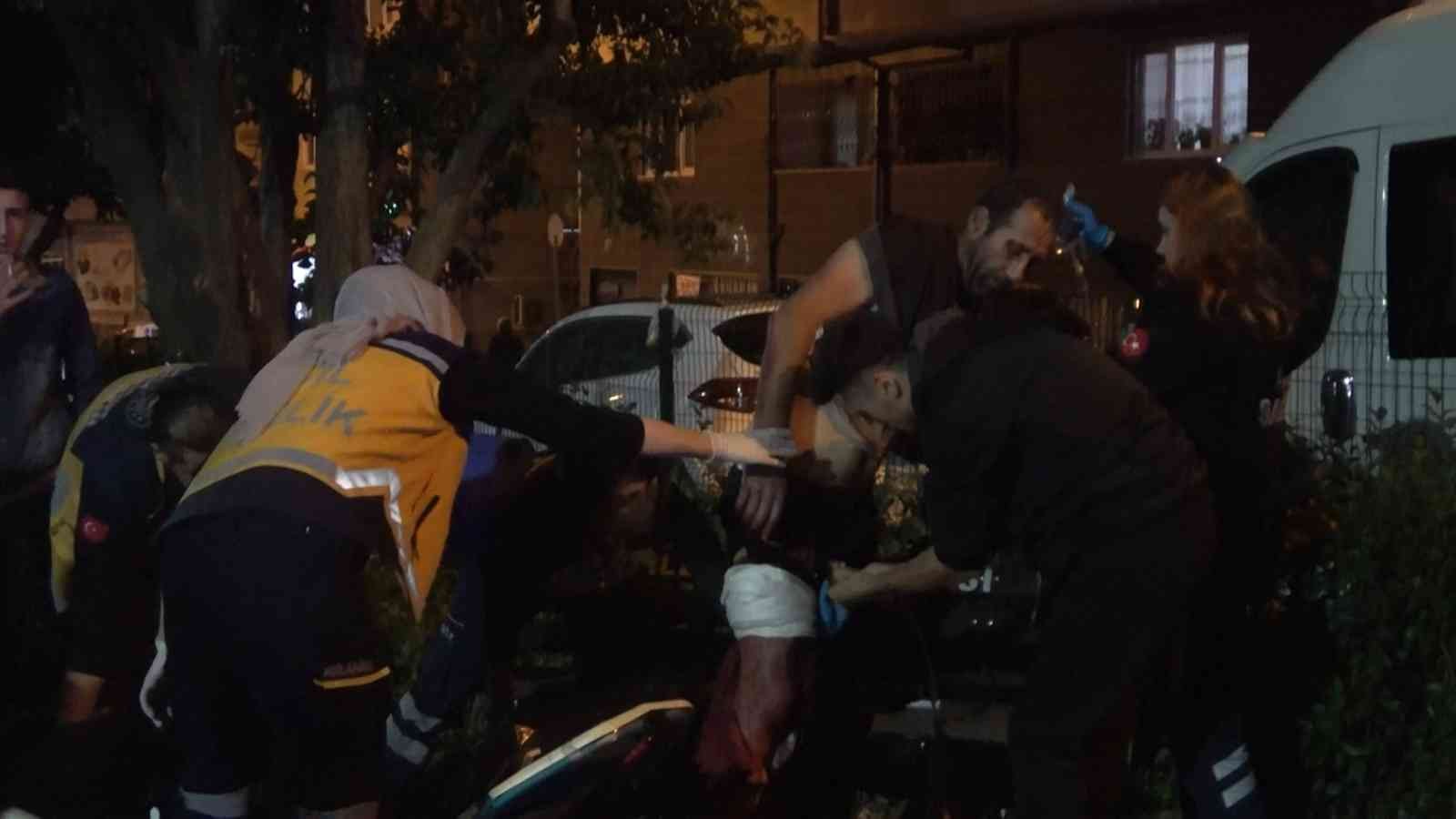 Bursa’da parkta bıçaklı kavga: Baba ve 2 oğlu yaralandı