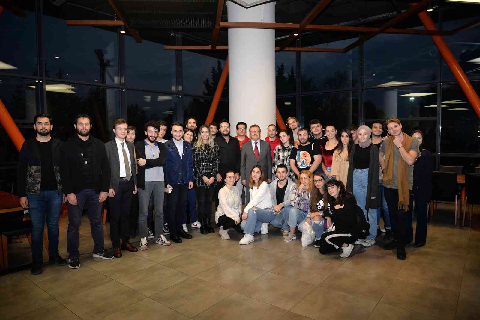 rektor kilavuz misafir ogrencilerle bulustu 5b7f368