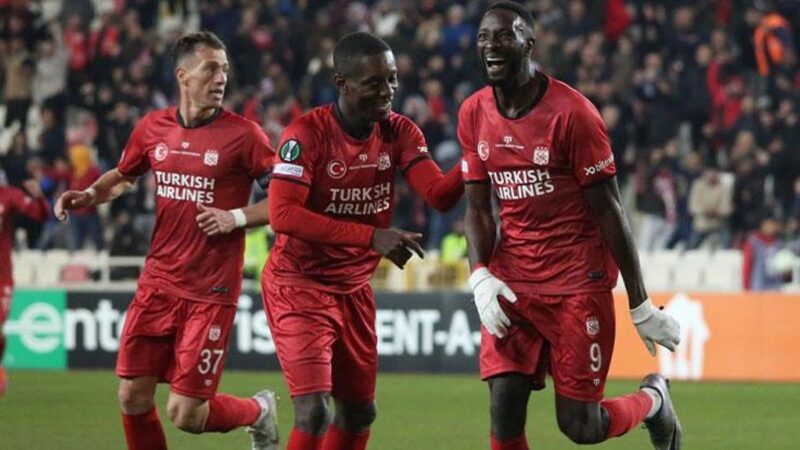 Gecenin tek kazananı Sivasspor UEFA Avrupa Konferans Ligi G Grubu 5. hafta maçında Romanya