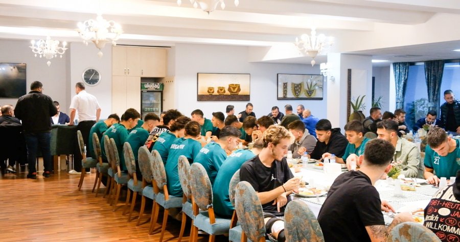 Bursaspor yemekte buluştu Bursaspor yemekte buluştu